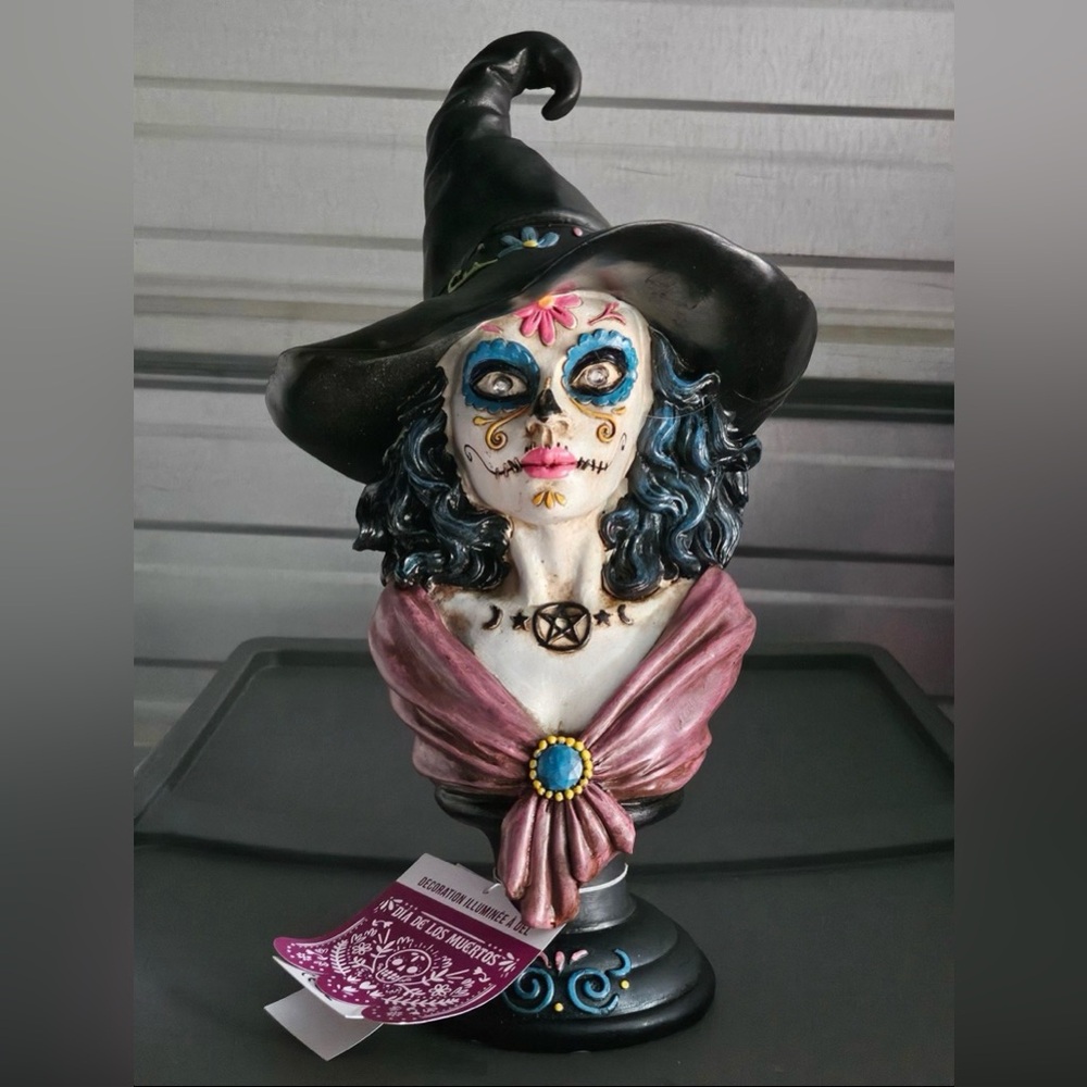 Halloween Dia De Muertos Witch Light Up Bust Statue Decor